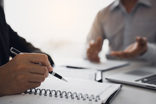 We beginnen met een grondige inventarisatie van uw huidige situatie en bespreken uw specifieke wensen en verlichtingsbehoeften. v